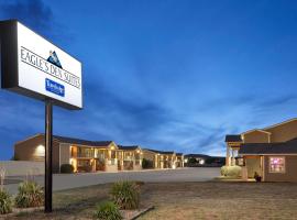 Eagle's Den Suites Andrews a Travelodge by Wyndham，位于安德鲁斯的酒店