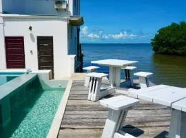 POOLSIDE Sea View Studio with Infinity Pool and Overwater Deck by Airport