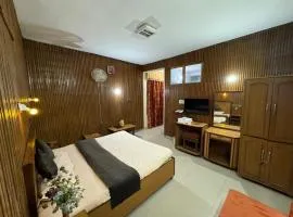 DALHOUSIE HOTEL - S A N G R I - L A - Near John,s Church - Restaurant - Free Wi-fi- Hygiene & Spacious Room