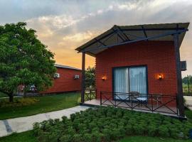 Mamaya Resort & Spa By Four Leaf Hotels, Garh Mukteshwar，位于Hāpur的酒店