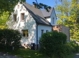 Domeček uprostřed přírody，位于克拉斯纳利帕的木屋