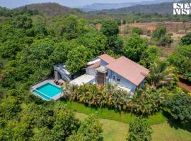 StayVista at Willow Cove with AC, WiFi，位于Jambhulpāda的酒店