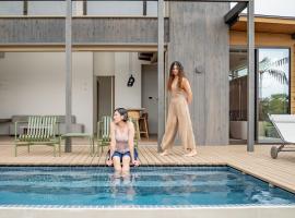 Dei Amami，位于奄美的带泳池的酒店