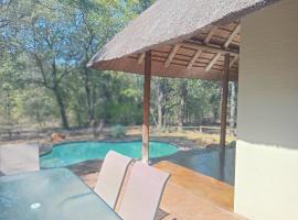 Iphupho Bush Lodge, Ba-Phalaborwa Golf Estate，位于帕拉博鲁瓦的酒店