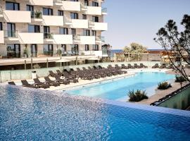 Sea Side Cottage in Infinity Pool Spa Resort，位于马马亚的乡村别墅