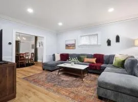 4 Bed 2 Bath Walk to Lakewood Restaurants and Shops