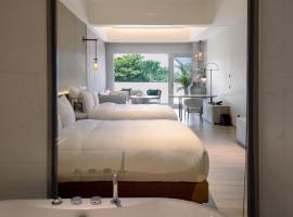 Hotel d&ugrave;a Kenting ，位于垦丁大街的带泳池的酒店