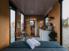 The Wollombi Wanderer by Tiny Away，位于沃洛比的酒店