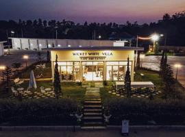 WICKET WHITE VILLA，位于拉差汶里的酒店