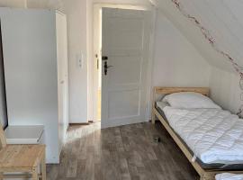 Haus I WIFI I Monteur，位于Sallgast的酒店