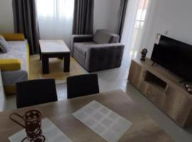 Apartman Tri delfina，位于Rakari的带停车场的酒店