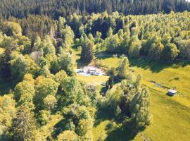 Gîte La Belle Vue, Maison de campagne pour 21 personnes avec vue magnifique，位于普兰凡的酒店
