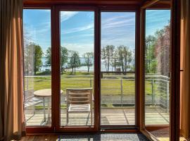 Apartment mit Seeblick - 950 m zum Hundestrand - Wiesengeflüster，位于克林克的酒店