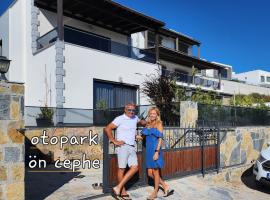 Seaside villa Sunrise Sea view, fully Private Pool，位于阿克亚拉尔的酒店