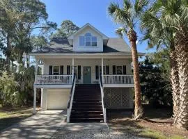 Beautifully appointed 3-Bed, 25-Bath Home, Great Location near Beach & Club