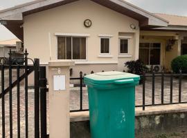 Family friendly 2 bedroom apartment in Lekki，位于莱基的酒店