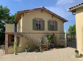 Gite campagne - Vue Pyrénées - Piscine，位于Sajas的酒店