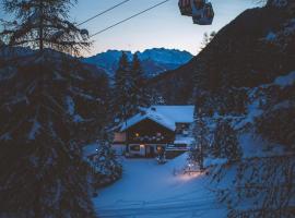 小木屋公寓，位于皮拉的酒店