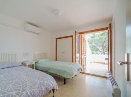 Villa in Tossa de Mar (Santa María de Llorell)，位于滨海托萨的度假屋