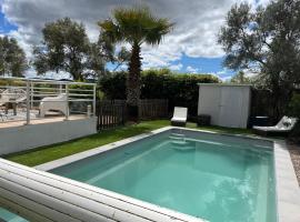 Villa au calme avec piscine，位于Saint-Jean-de-Fos的酒店