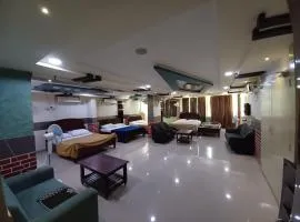 Nayath Serviced Apartments, Homely Stay for Families since 2011 Close to Bus, Railway Stations, Near to Reliance Mart, Srinivasam complex and many Restaurants Fully Furnished Kitchen Pet Friendly