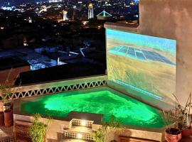 Riad Dar Timrad，位于非斯的带泳池的酒店