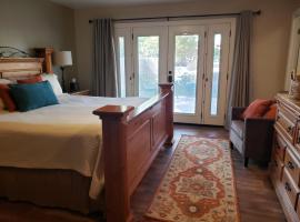 Robin's Red Rock Getaway Suite A，位于塞多纳的酒店