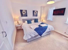 Nested 4-Bedroom retreat in Walsall with 3 Bathrooms, Sleeps 9，位于沃尔索尔的酒店