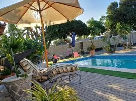 Stylish Studio in Tableview Stay