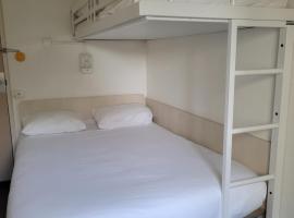 TIP HOTEL CAMBRAI ex HOTEL F1，位于康布雷的酒店