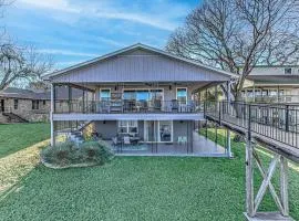 Waterfront Family Home for 12 w Deck & Lake Views