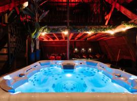 Intense Experience - Suites wellness avec piscine jacuzzi sauna billard privatifs，位于Manage的Spa酒店