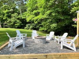 Modern getaway in Catskills，位于Cairo的酒店