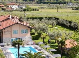 韦德布鲁酒店，位于阿科的酒店