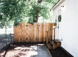House-1 Bedroom, 1 Bath-Private, Centrally Located