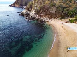 El nido en la playa con alberca y acceso directo a la bahia de Casa Pauline，位于Arroyo Cruz的酒店