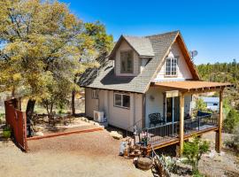 Thumb Butte Hollow Chalet，位于普雷斯科特的酒店