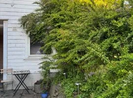 Lovely, bright studio in great central location