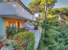 Residence Villa Laura，位于利尼亚诺萨比亚多罗AquaSplash Water Park附近的酒店