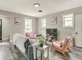4 Mi to Universities: Quaint Parkville Apartment!