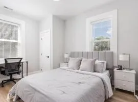 2-Bed Modern Apt in the heart of Pueblo with work space
