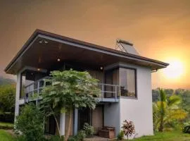 Firefly Hilltop Retreat, Swimming Pool Volcano!