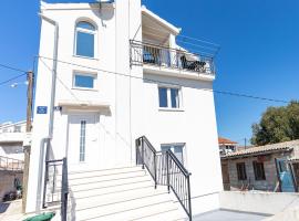 Holiday house with a parking space Slatine, Ciovo - 24437，位于斯拉汀的酒店