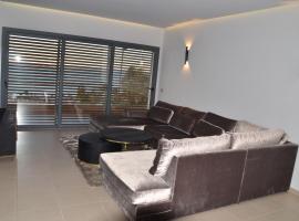 Appartement luxe marchica med atalayoun，位于纳祖尔的海滩酒店