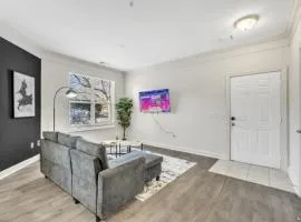 Upscale King 1BR Suite Mins to Downtown Raleigh