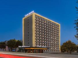 美豪丽致酒店（喀什东湖公园店），位于喀什的带停车场的酒店