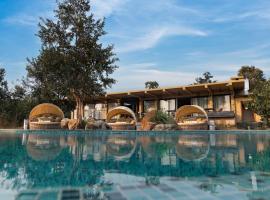 Outpost 12, A Sinali Experience, Kanha，位于Mandlā的海滩酒店
