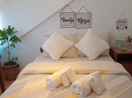 ESPERANZA Pension House & Restaurant，位于罗哈斯的酒店