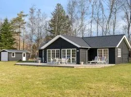 Modern Holiday Home With Large Garden Near Beach