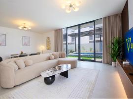 Silk Valley - Gorgeous 4b Near Al Hamriyah，位于Al Ḩamrīyah的别墅